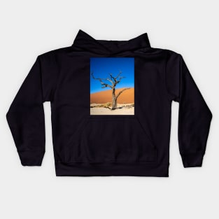 Gnarled tree. Kids Hoodie